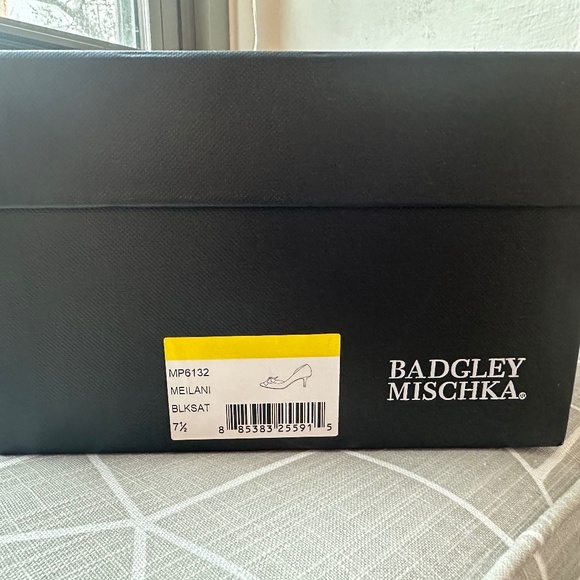 NWB Badgley Mischka black d’orsay Meilani bow heel - Picture 11 of 11